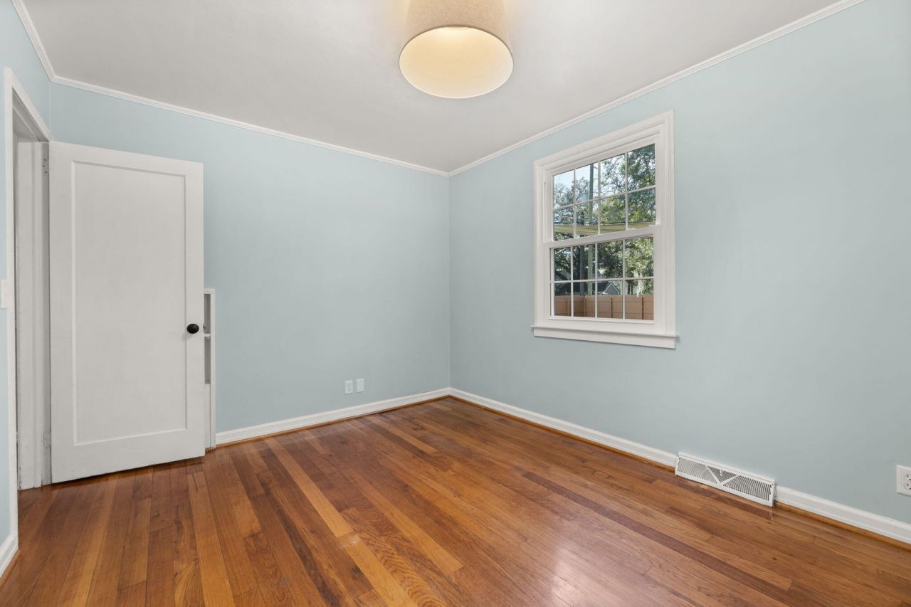 1315 E Montague Avenue Photo 12