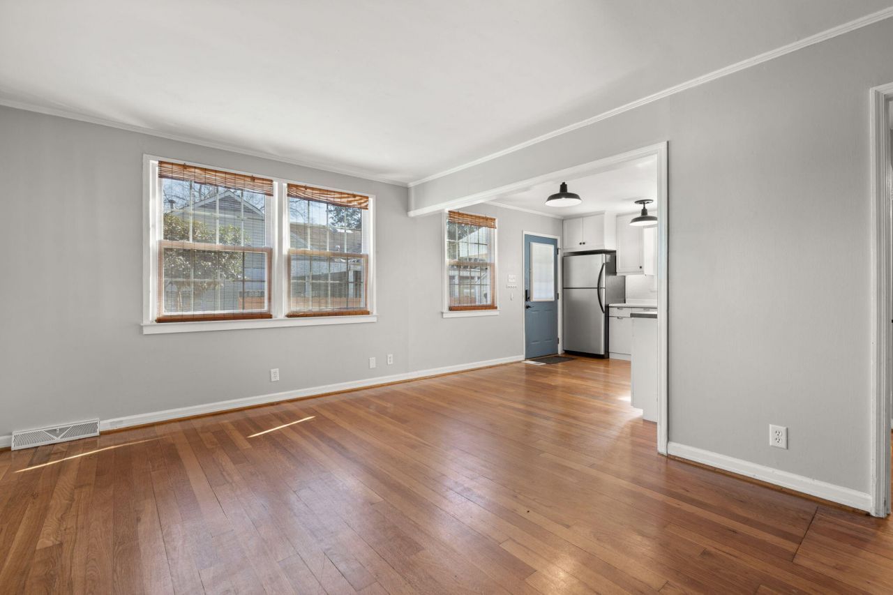 1315 E Montague Avenue Photo 8