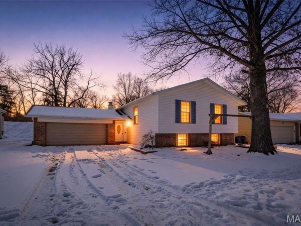 284 Brightfield Drive, Ballwin, MO 63021