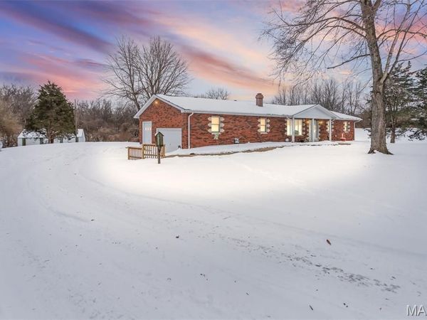 5251 Miles Station Road, Shipman, IL 62685