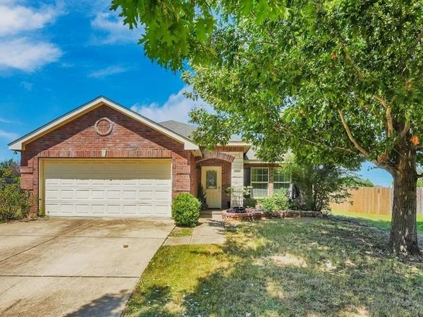 700 White Fields Way, Arlington, TX 76002