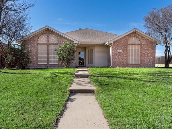 737 Summercrest Boulevard, Burleson, TX 76028