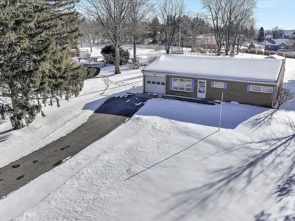 921 SKYLIGHT DRIVE, YORK, PA 17402