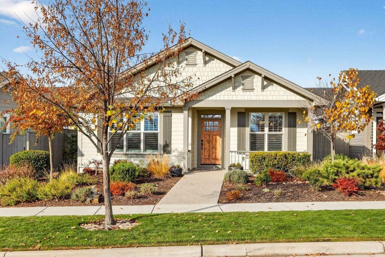 3957 Shamrock Drive, Medford, OR 97504 Main Photo