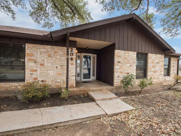 204 Drake LN, Taylor, TX 76574