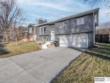 7335 N 80th Street, Omaha, NE 68122