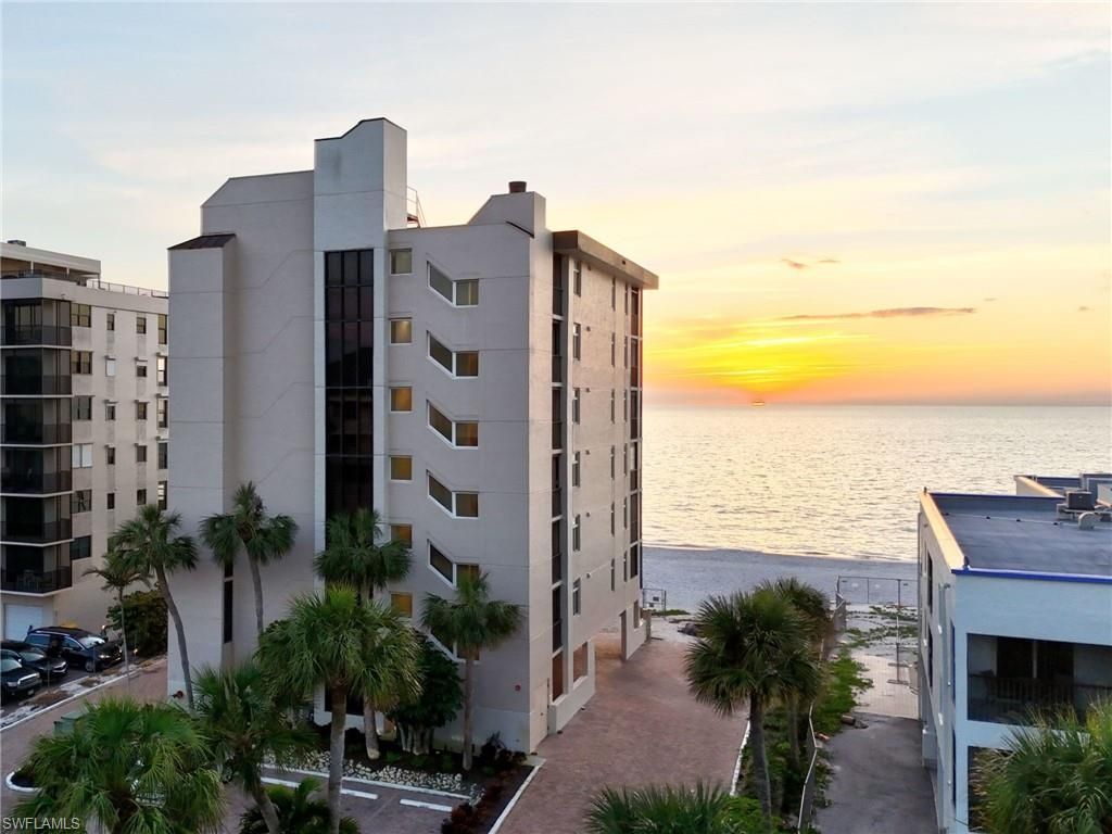 9415 Gulf Shore Dr, Unit 102, Naples, FL 34108 Photo