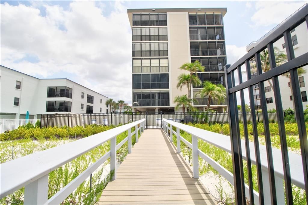 9415 Gulf Shore Dr, Unit 102, Naples, FL 34108 Photo