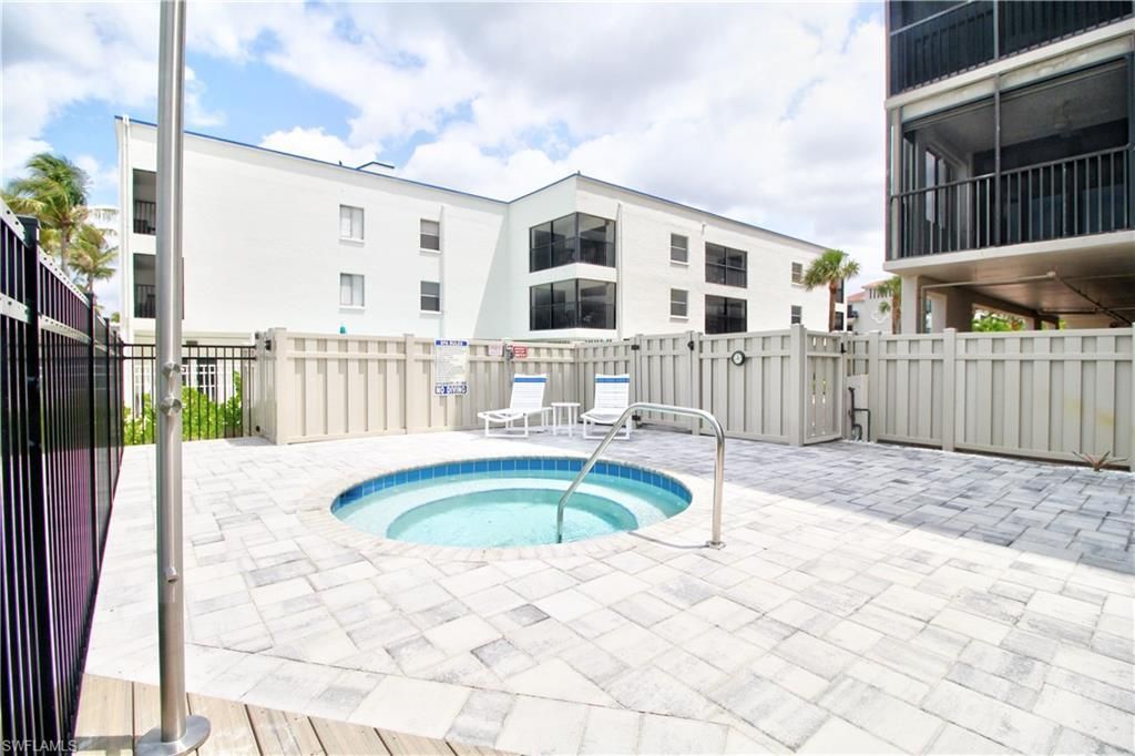 9415 Gulf Shore Dr, Unit 102, Naples, FL 34108 Photo