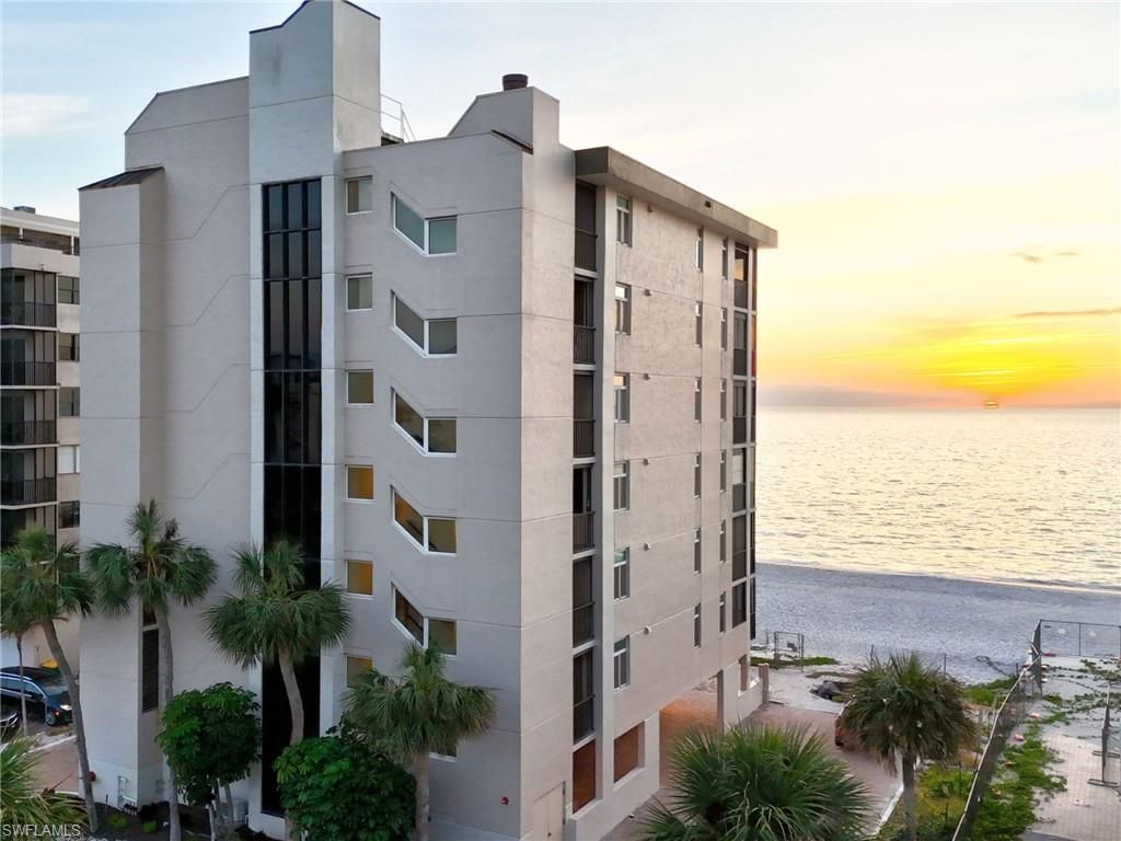 9415 Gulf Shore Dr, Unit 102, Naples, FL 34108 Photo