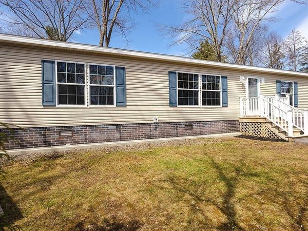 220 Robin Hood Drive, Unit 220, Exeter, NH 03833