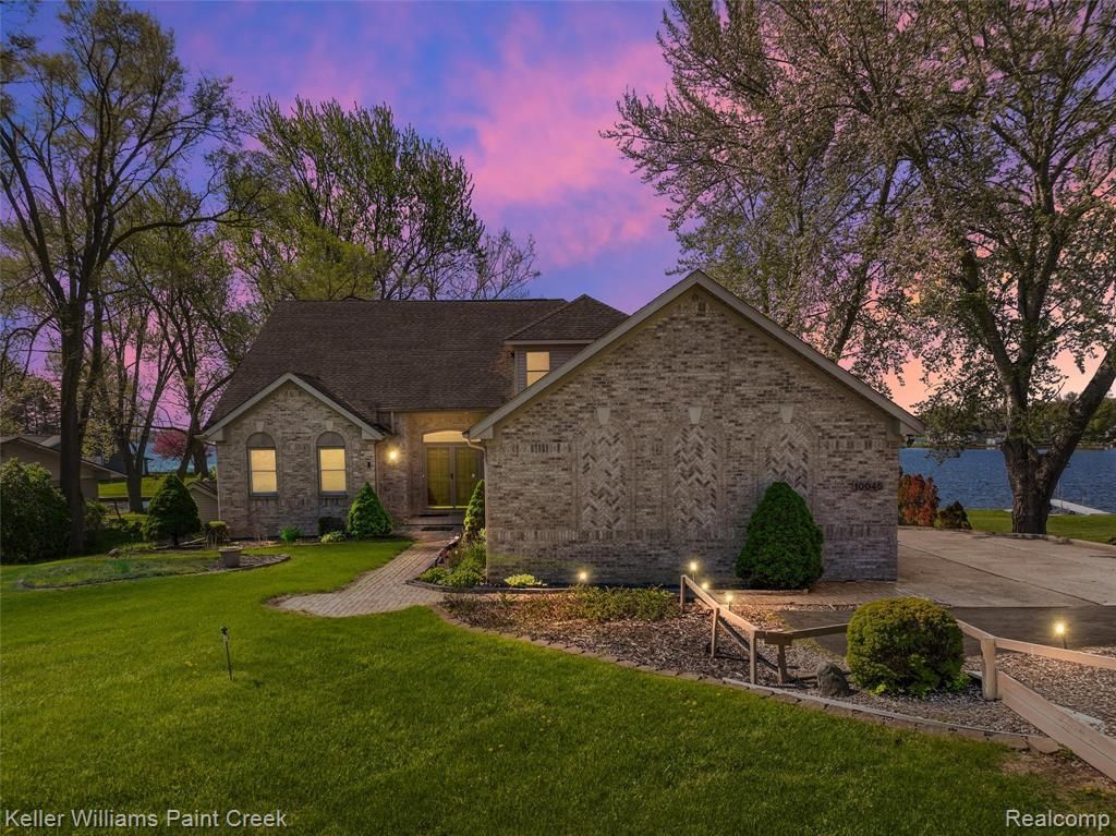 10045 Highland Road, White Lake Township, MI 48386 Main Photo
