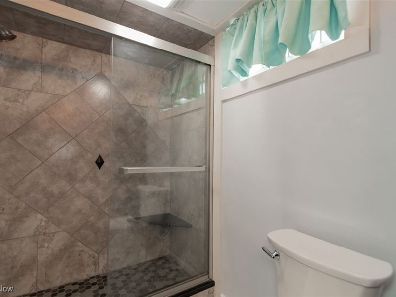 518 E 305th Street, Willowick, OH 44095 Photo 14