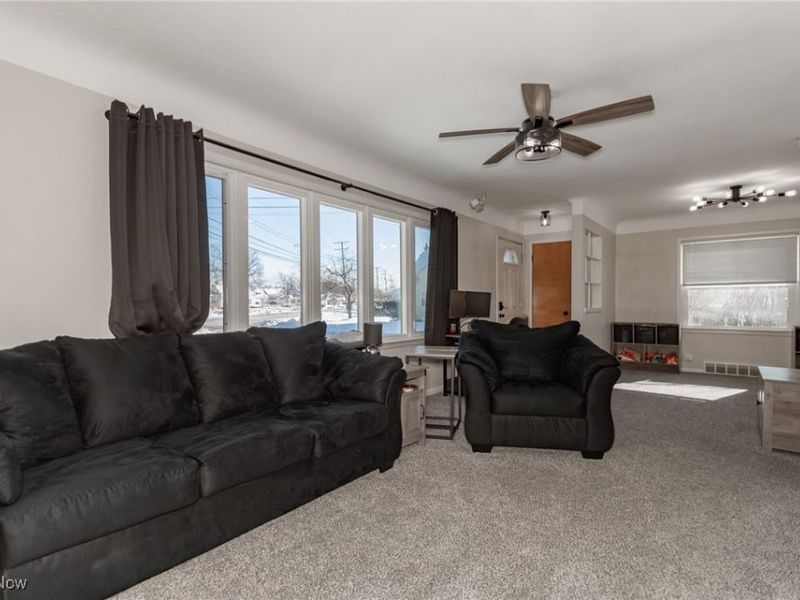 518 E 305th Street, Willowick, OH 44095 Photo 2