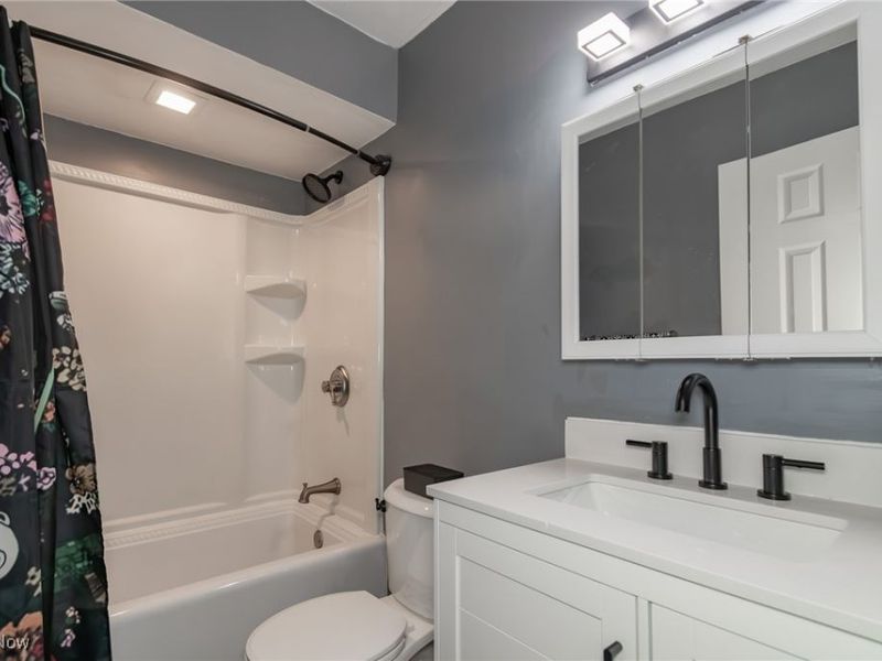 518 E 305th Street, Willowick, OH 44095 Photo 20