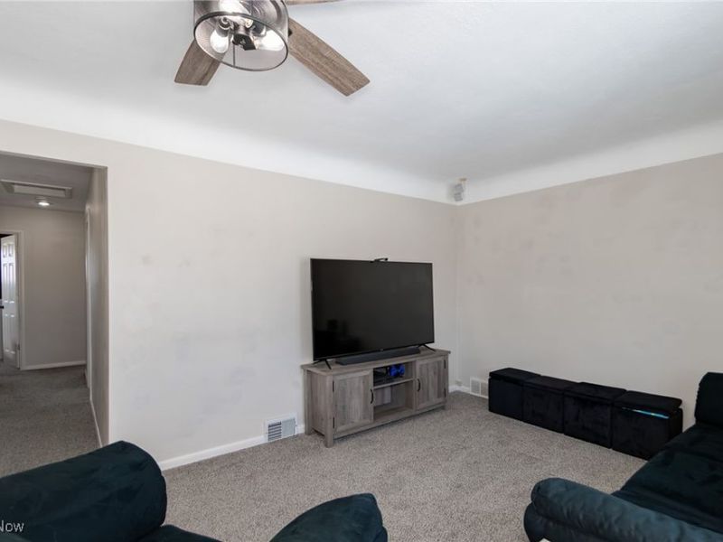 518 E 305th Street, Willowick, OH 44095 Photo 3