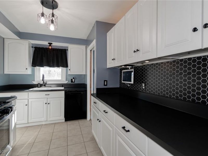 518 E 305th Street, Willowick, OH 44095 Photo 9