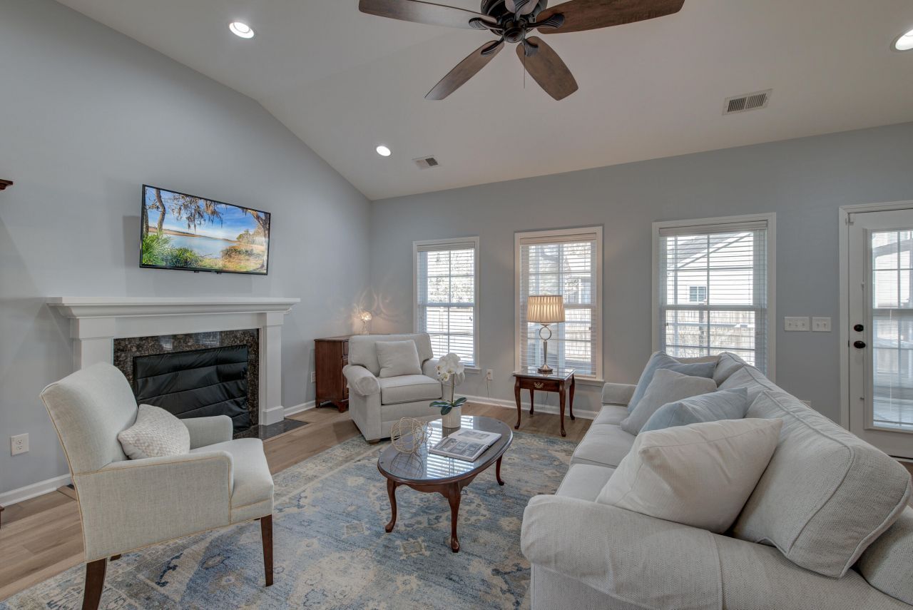 3849 Hanoverian Drive Photo 2