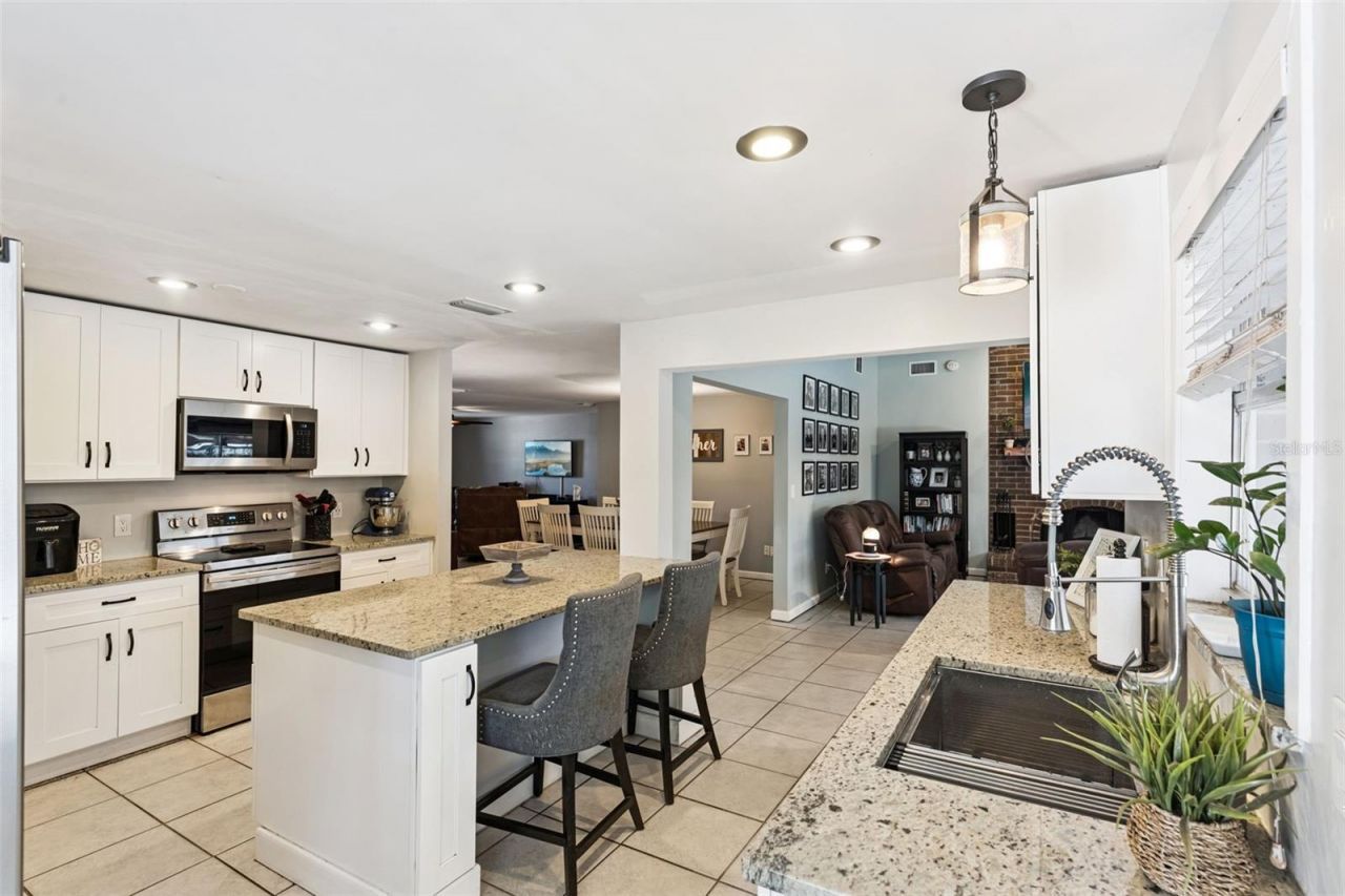 516 Pineview Street, Altamonte Springs, FL 32701 Photo