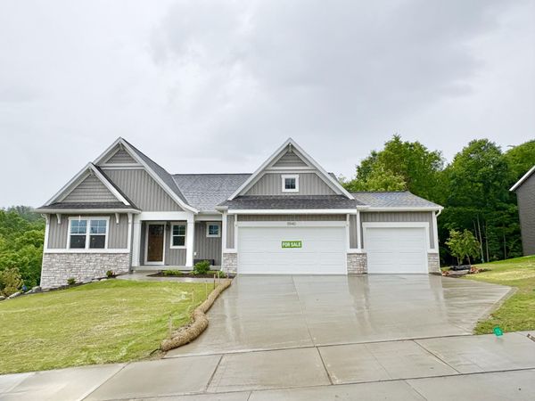 5940 Valley Point Drive SE, Caledonia, MI 49316