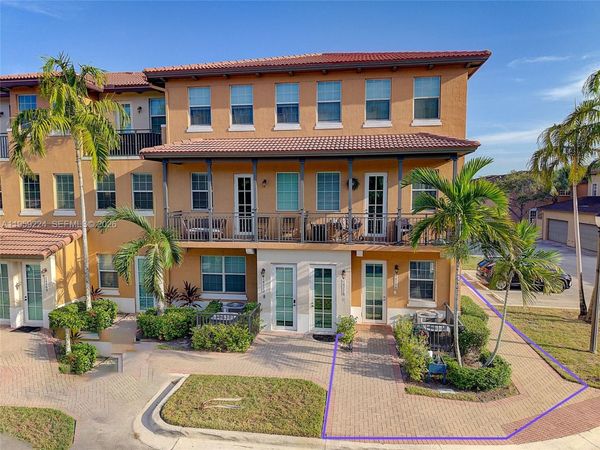 14774 SW 10th St, Unit 10502, Pembroke Pines, FL 33027