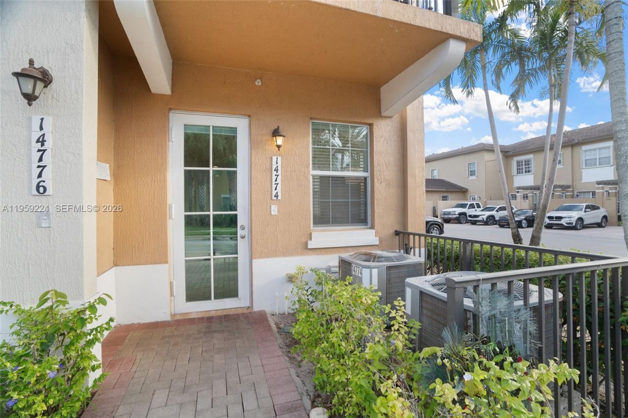 14774 SW 10th St, Unit 10502, Pembroke Pines, FL 33027 Photo