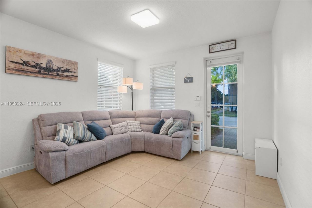 14774 SW 10th St, Unit 10502, Pembroke Pines, FL 33027 Photo