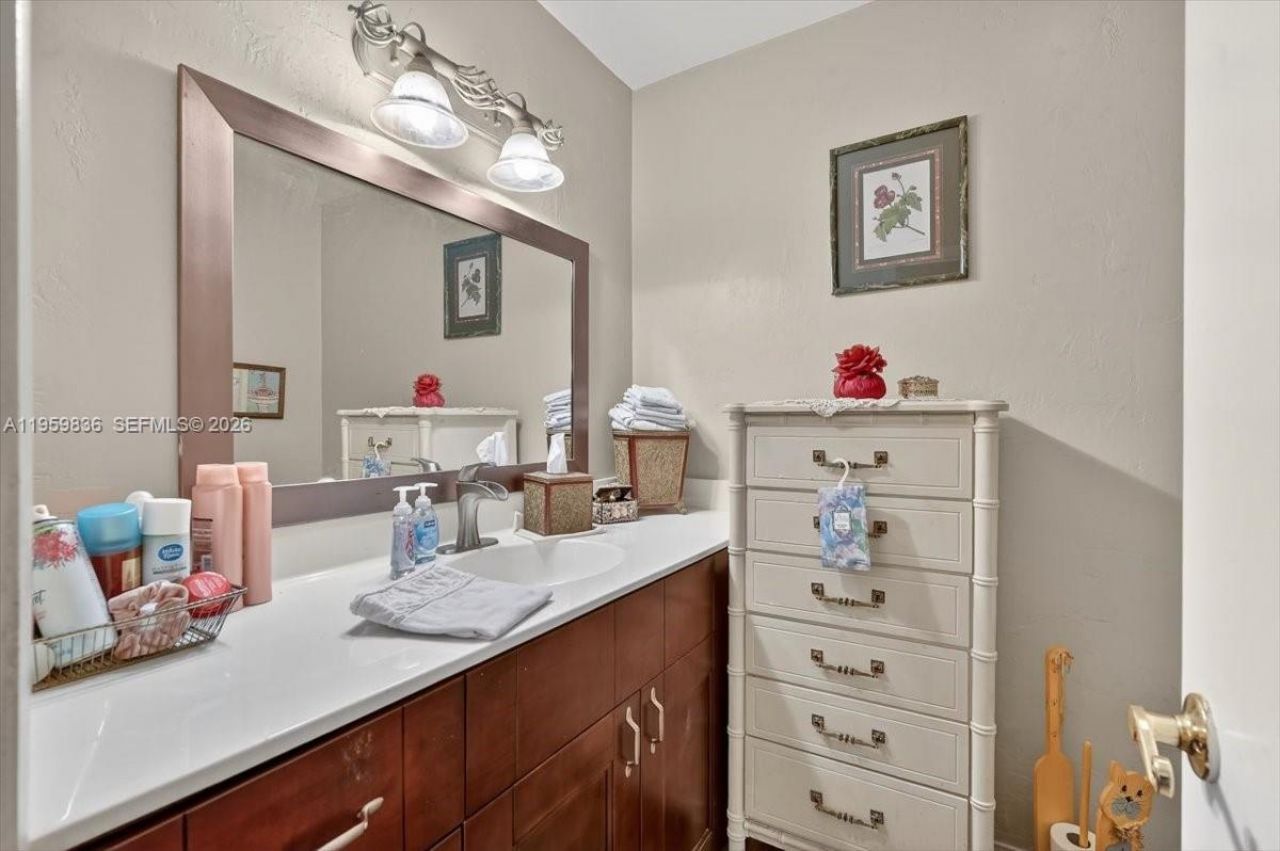 9125 Limetree Ln, Unit 168, Pembroke Pines, FL 33024 Photo