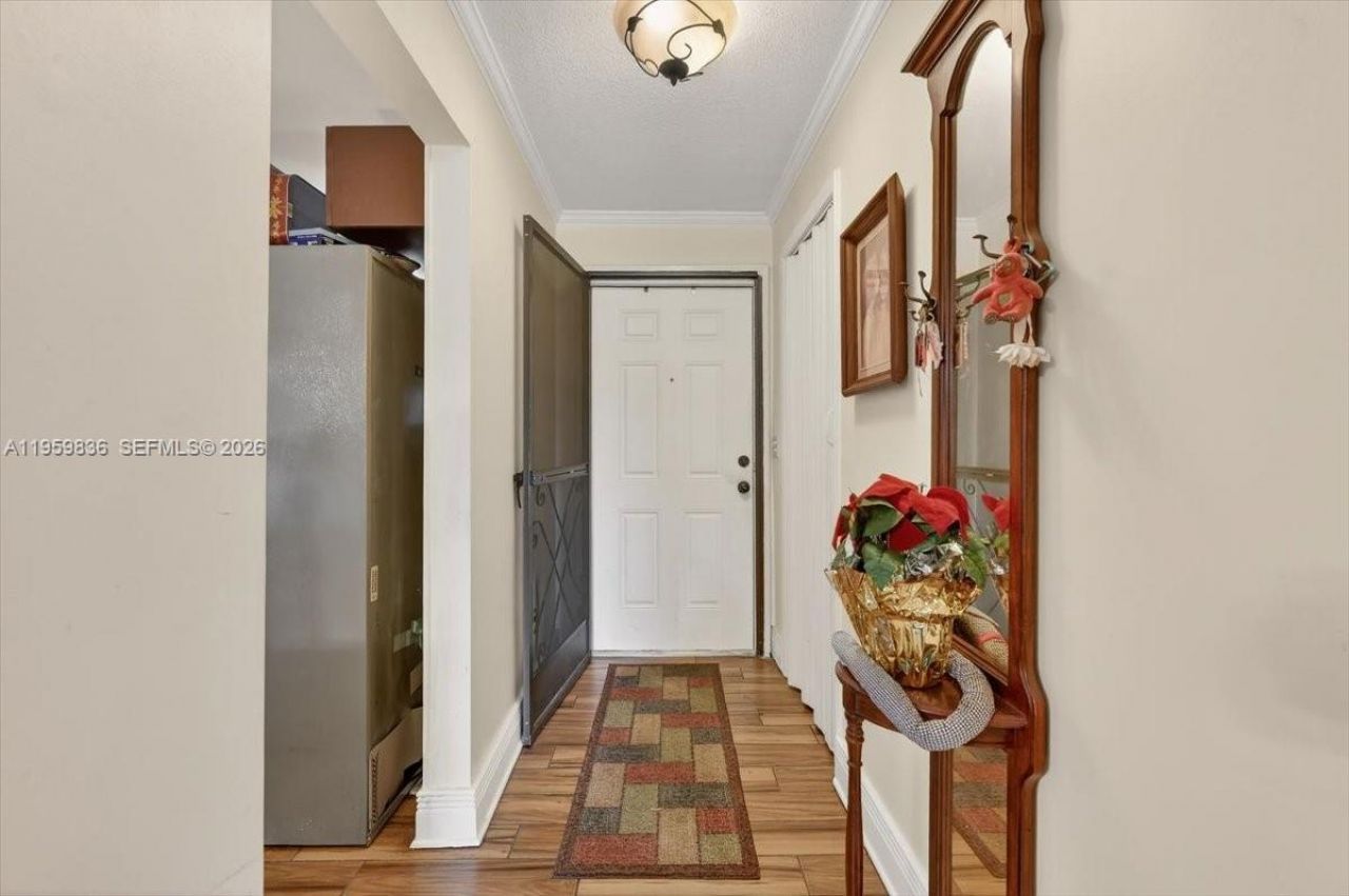 9125 Limetree Ln, Unit 168, Pembroke Pines, FL 33024 Photo