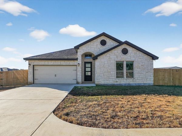 132 Medium Meadow, Lytle, TX 78052