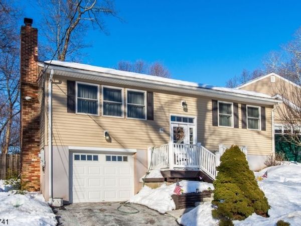 26 Ridgedale Rd, Jefferson, NJ 07849