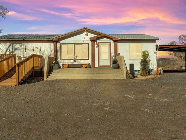 15 Valle Lobo, Los Lunas, NM 87031