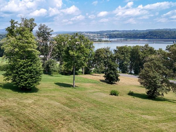 2450 Starboard Crest Way , Morristown, TN 37814