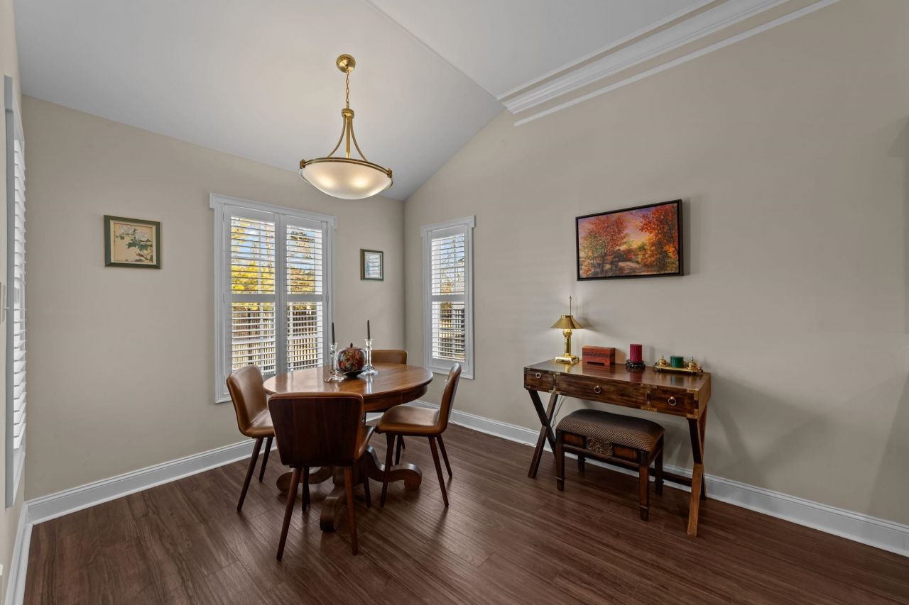 183 Ecum Secum Pl. Photo 11