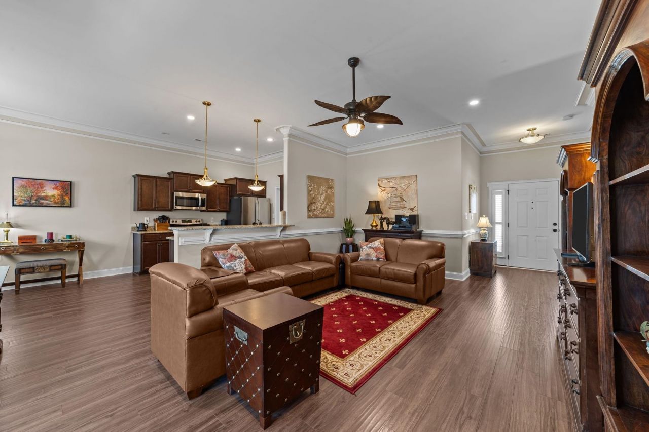 183 Ecum Secum Pl. Photo 5