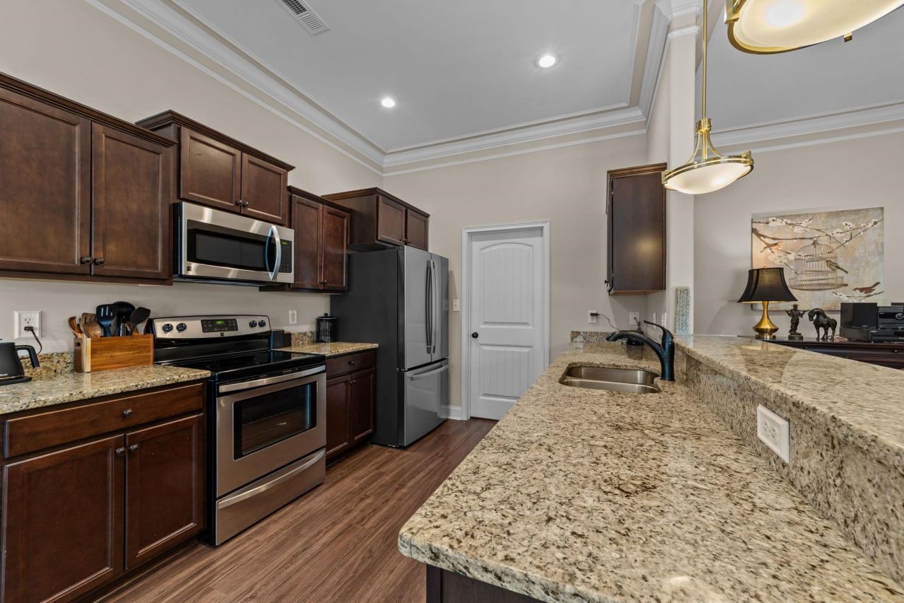 183 Ecum Secum Pl. Photo 7