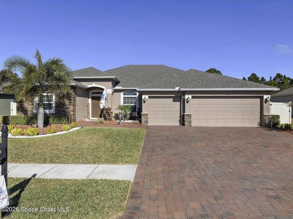679 Gleneagles Drive SE, Palm Bay, FL 32909