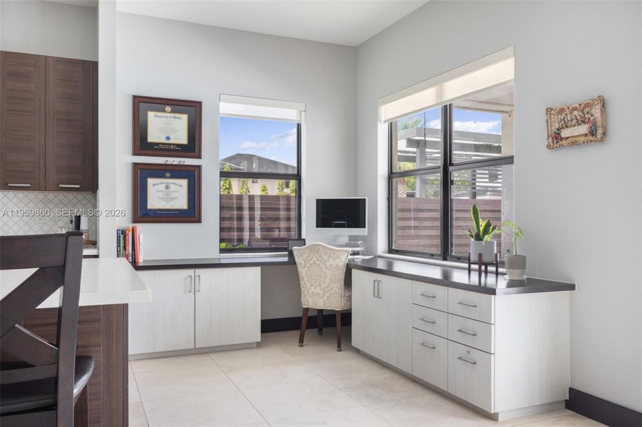 8811 NW 154th Ter, Miami Lakes, FL 33018 Photo