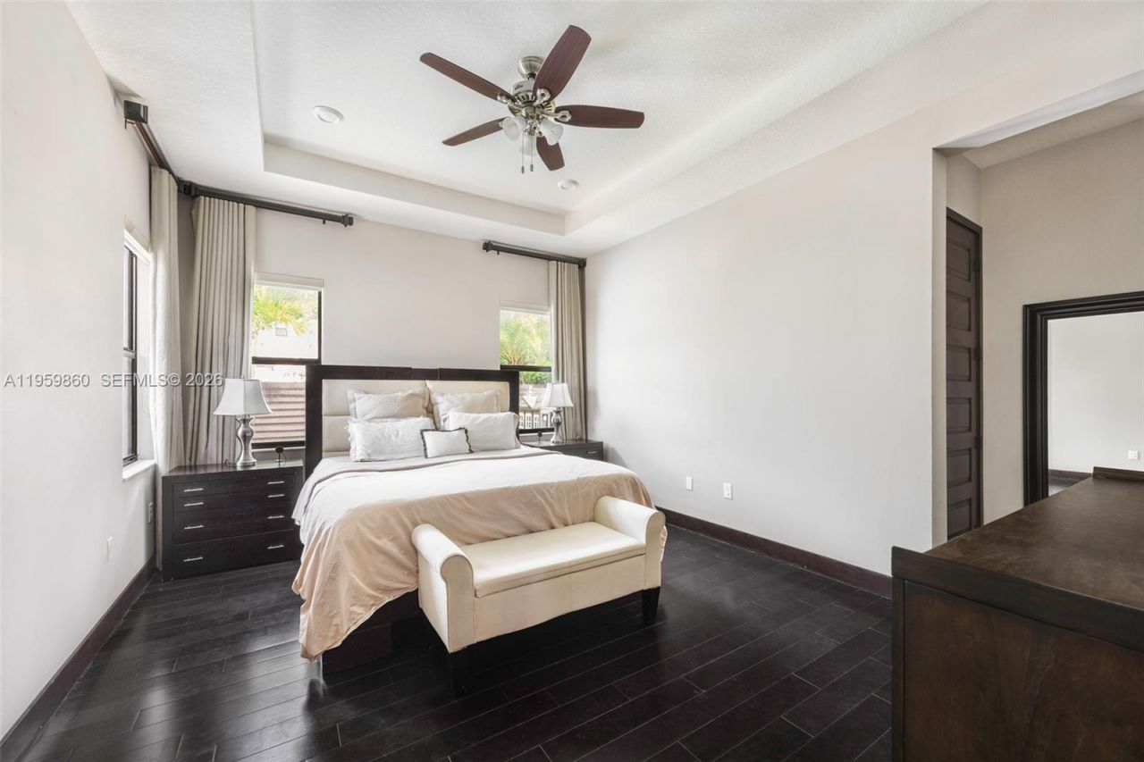 8811 NW 154th Ter, Miami Lakes, FL 33018 Photo