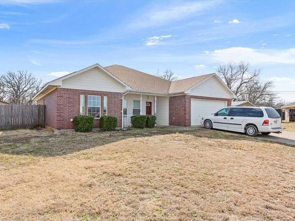 400 Wildcat Drive, Lacy Lakeview, TX 76705
