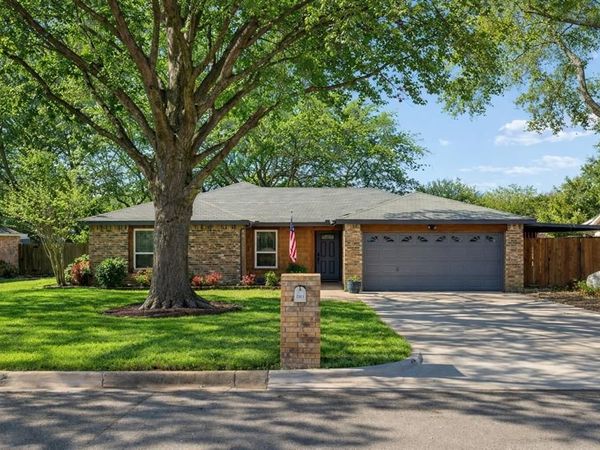 7301 Windcrest Lane, North Richland Hills, TX 76182