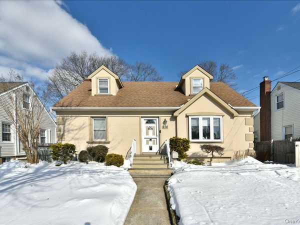 236 Thelma Avenue, Merrick, NY 11566