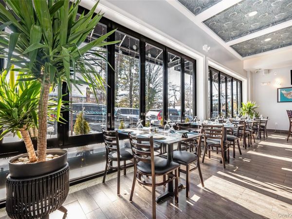 36 Lincoln Avenue , Roslyn Heights, NY 11577