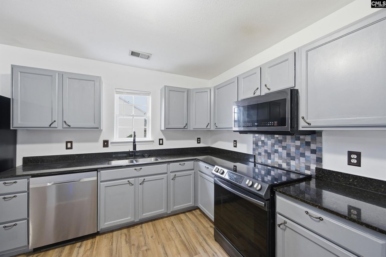 492 Denman Loop Photo 11