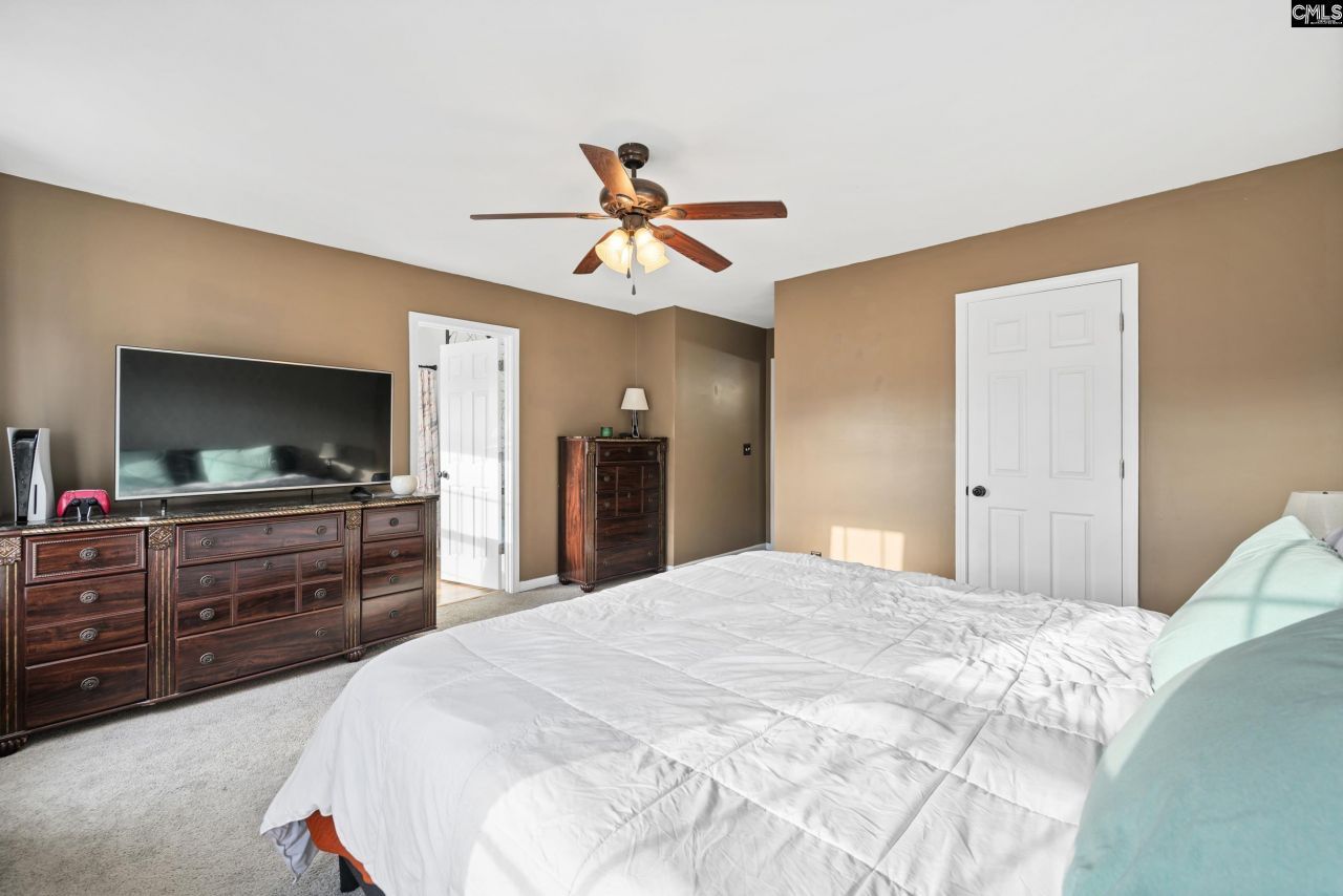 492 Denman Loop Photo 13