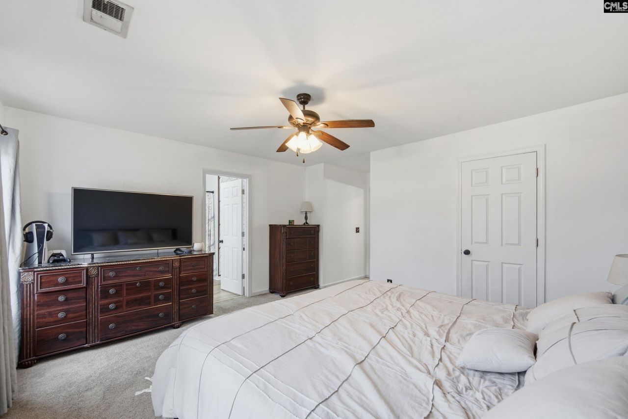 492 Denman Loop Photo 15