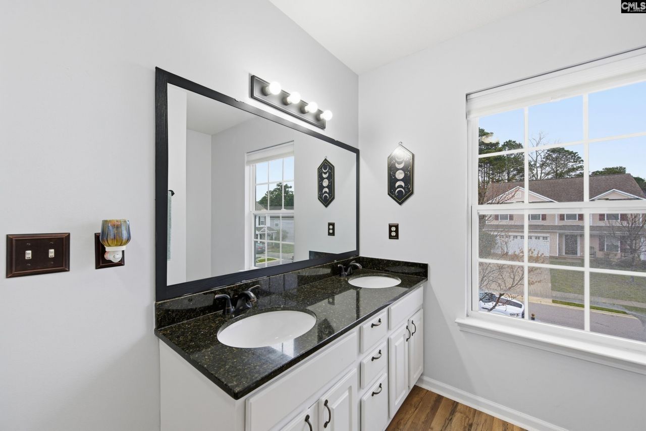 492 Denman Loop Photo 17