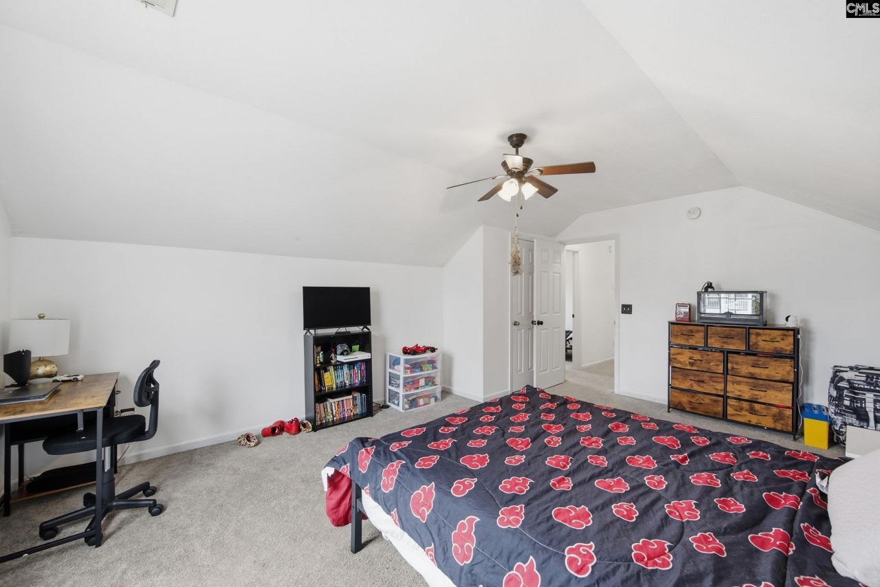 492 Denman Loop Photo 19