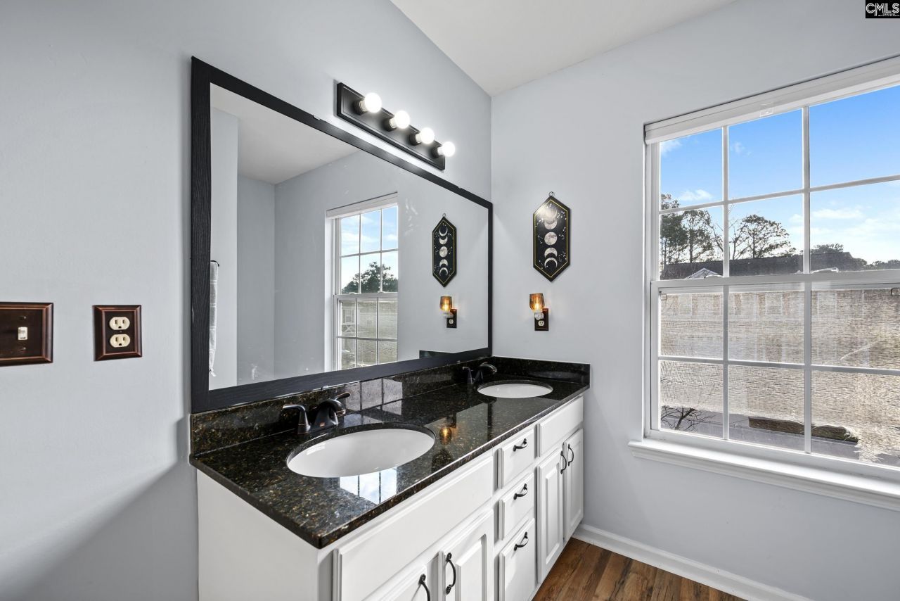 492 Denman Loop Photo 26