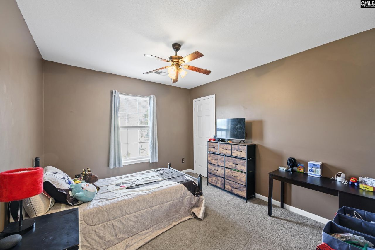 492 Denman Loop Photo 31